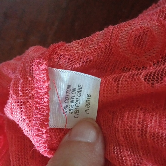 Relativity Size PL  Coral lace semi-sheer top,  cap sleeve - Picture 6 of 7